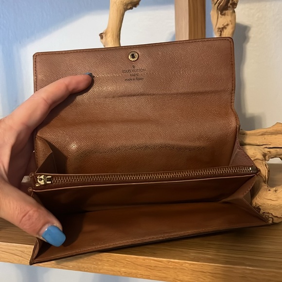 Authentic LV monogram walet - Picture 3 of 11